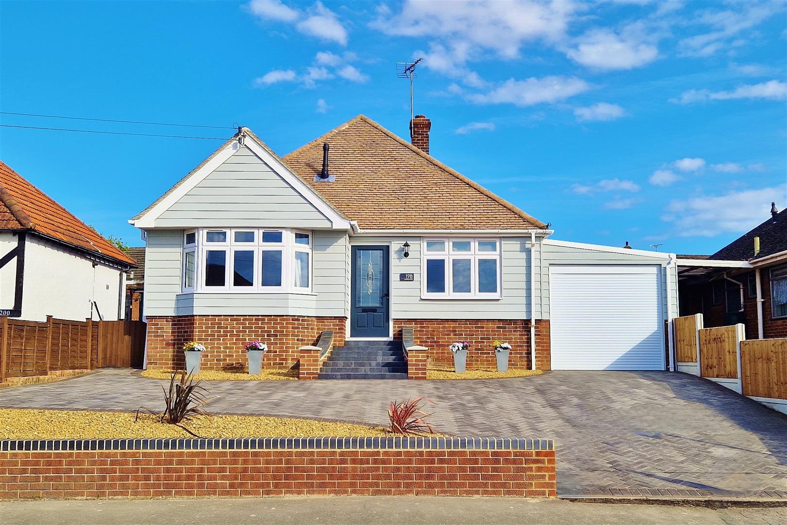 Walton Road, WaltonontheNaze Sheen's